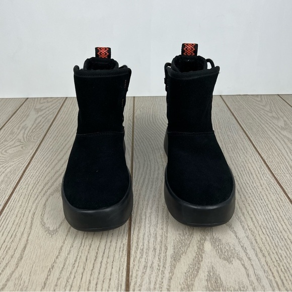 UGG Women's Classic Boom Lace Back Ankle Boots US6 Black & Orange $160 - Picture 4 of 10